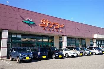 近くのサンコー砺波中央店まで1,174m（徒歩15分）