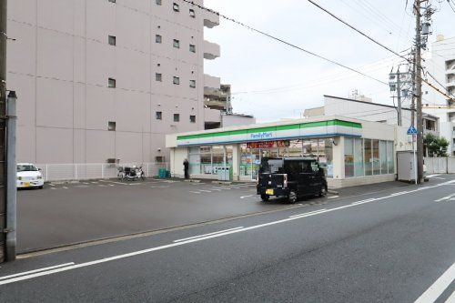 近くのファミリーマート 一宮栄店まで659m(徒歩9分)