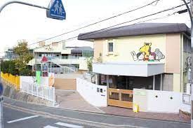 近くの幼保連携型認定こども園やまなみ幼稚園まで986m(徒歩13分)