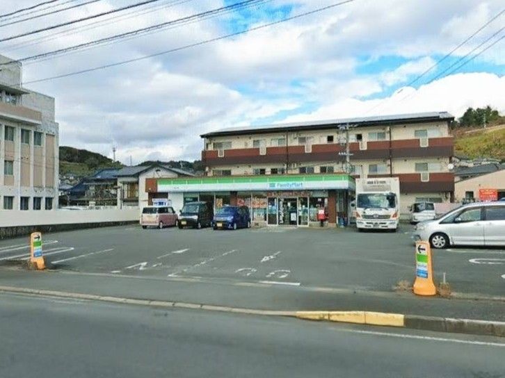 近くのファミリーマート川棚百津店まで1,699m(徒歩22分)
