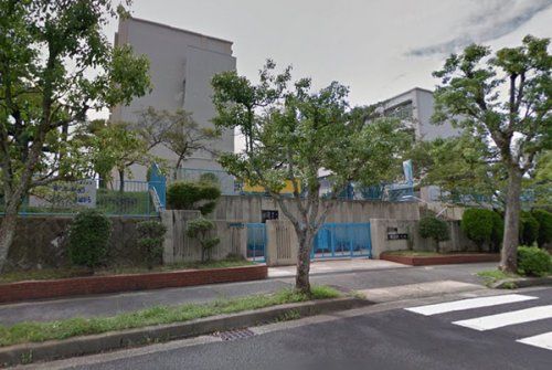 近くの神戸市立鵯台中学校まで531m（徒歩7分）