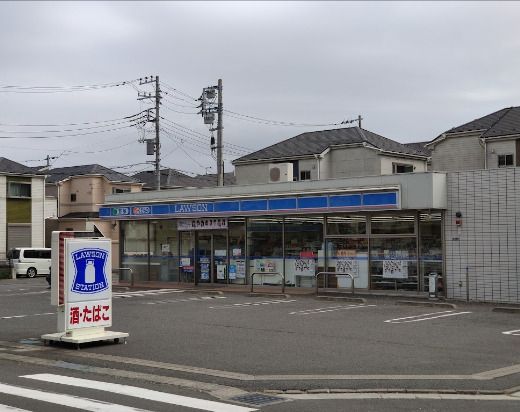 近くのコンビニまで374m（徒歩5分）