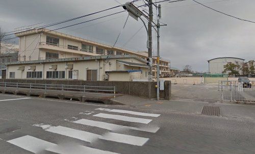 近くの小学校まで1,375m（徒歩18分）