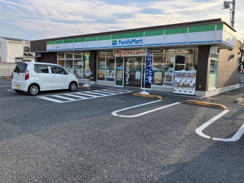 近くのファミリーマート 深谷西大沼店まで1,385m（徒歩18分）