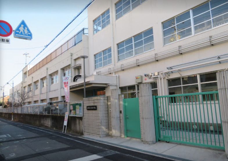 近くの東大阪市立桜橋小学校まで912m(徒歩12分)