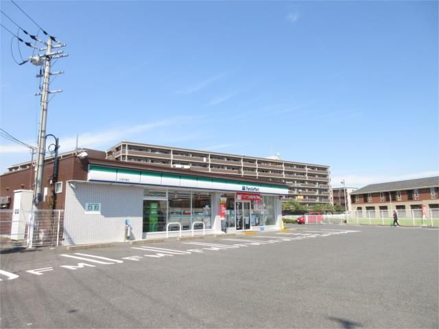 近くのファミリーマート 大津大萱店まで596m（徒歩8分）