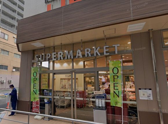 近くのライフ 中崎町駅前店まで741m（徒歩10分）