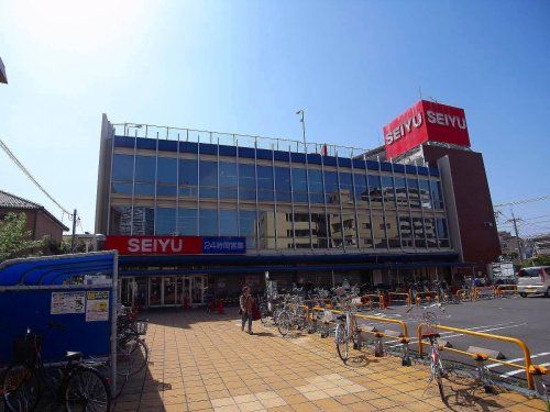 近くの西友 蕨店まで556m（徒歩7分）