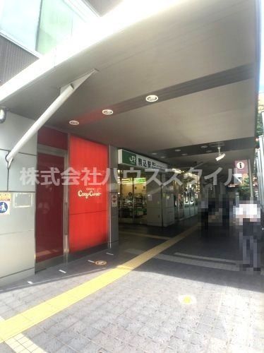 近くの駒込駅南口まで948m（徒歩12分）