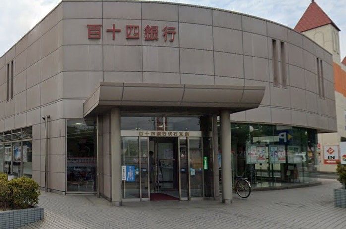 近くの百十四銀行伏石支店まで948m（徒歩12分）