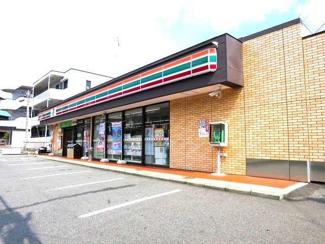 近くのセブンイレブンまで256m(徒歩4分)