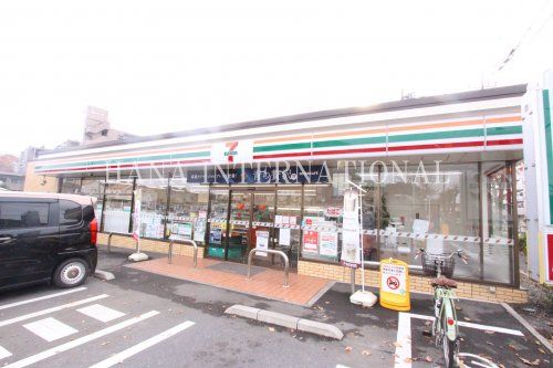 近くのセブンイレブン 八王子由木中央店まで790m（徒歩10分）