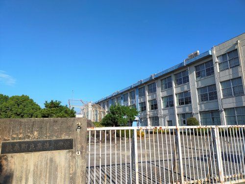 近くの扶桑町立高雄小学校まで570m(徒歩8分)