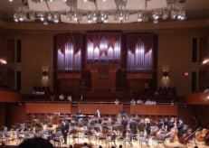 近くのザ・シンフォニーホールまで514m（徒歩7分）