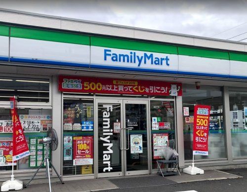 近くのファミリーマート 花尻あかね町店まで58m（徒歩1分）