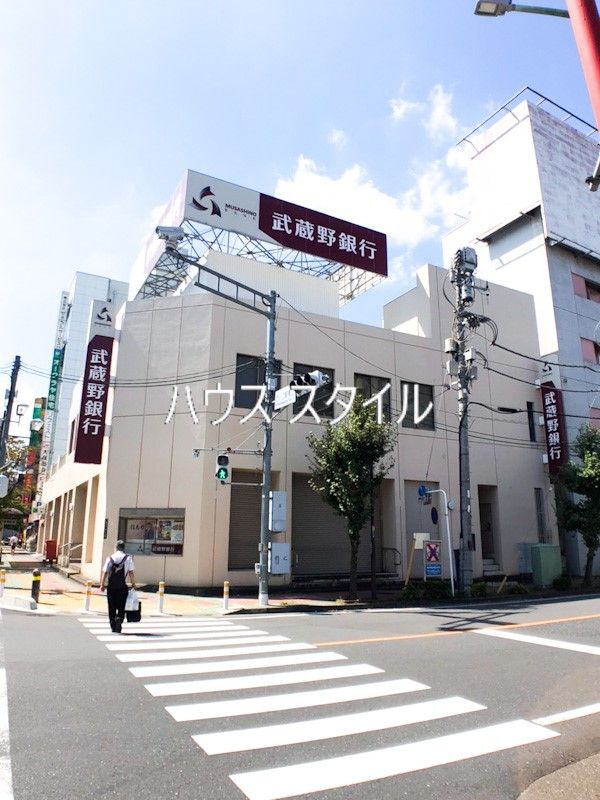 近くの武蔵野銀行西川口支店まで569m（徒歩8分）