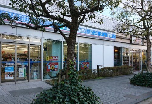 近くのローソン 新大阪駅東口店まで477m（徒歩6分）