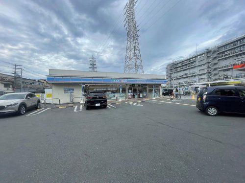 近くのローソン 大東氷野二丁目店まで214m(徒歩3分)