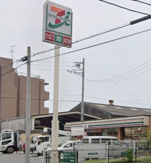 近くのコンビニまで423m（徒歩6分）