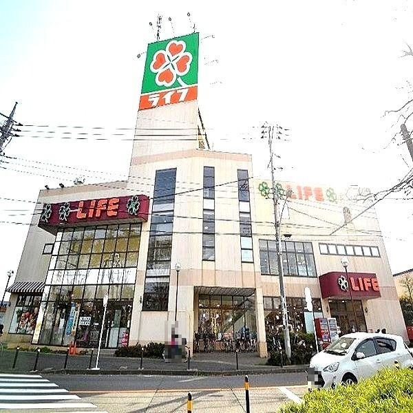 近くのライフまで996m（徒歩13分）