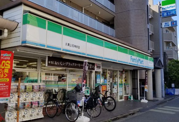 近くのコンビニまで419m（徒歩6分）