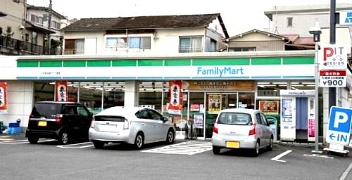 近くのファミリーマートシマダ永田北二丁目店まで224m(徒歩3分)