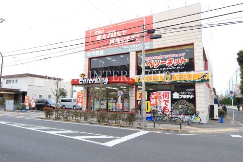 近くのタックルベリー西新井店まで716m（徒歩9分）