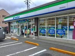 近くのコンビニまで1,060m（徒歩14分）