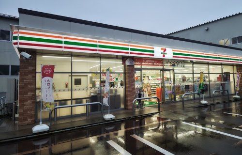 近くのセブンイレブン長岡高見町店まで517m(徒歩7分)