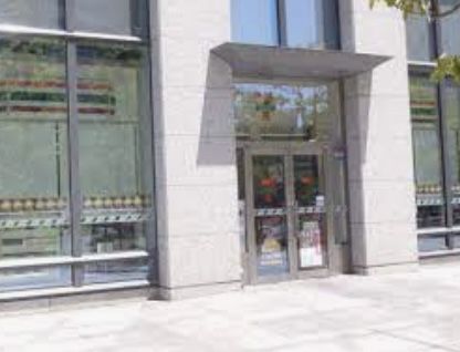 近くのコンビニまで156m（徒歩2分）