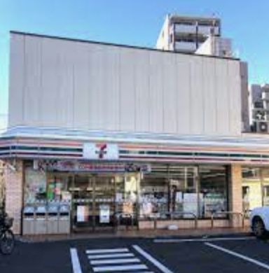 近くのコンビニまで351m（徒歩5分）