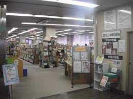 近くの図書館まで721m（徒歩10分）