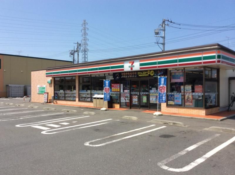 近くのコンビニまで525m（徒歩7分）