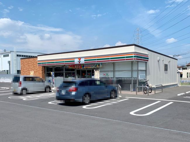 近くのコンビニまで437m（徒歩6分）