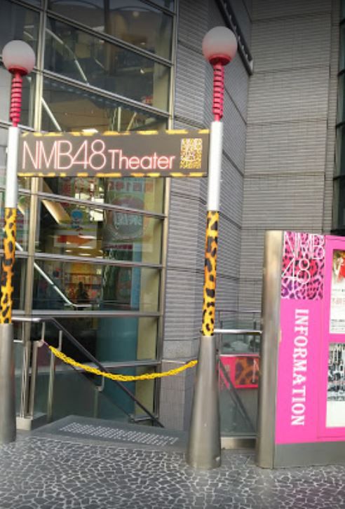 近くのYES・NAMBA ビルまで496m（徒歩7分）