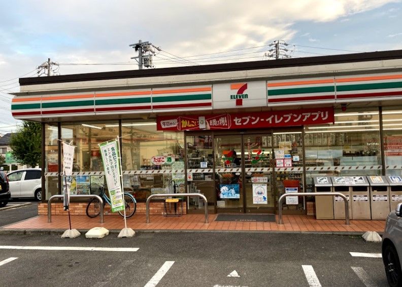 近くのコンビニまで537m（徒歩7分）