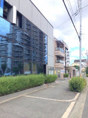 近くの寺西内科まで179m（徒歩3分）