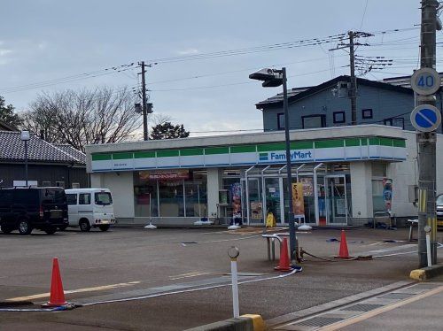 近くのファミリーマート長岡大島本町店まで654m(徒歩9分)