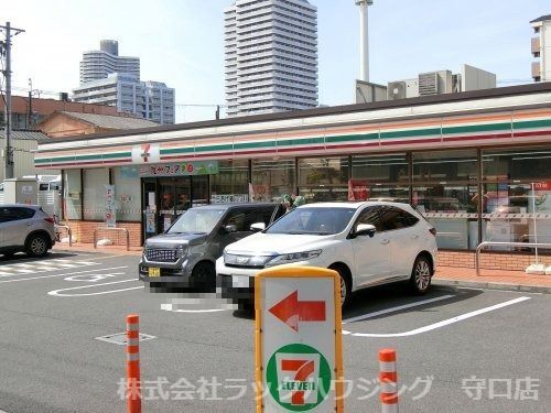 近くのセブンイレブン　大阪友渕町3丁目店まで349m（徒歩5分）