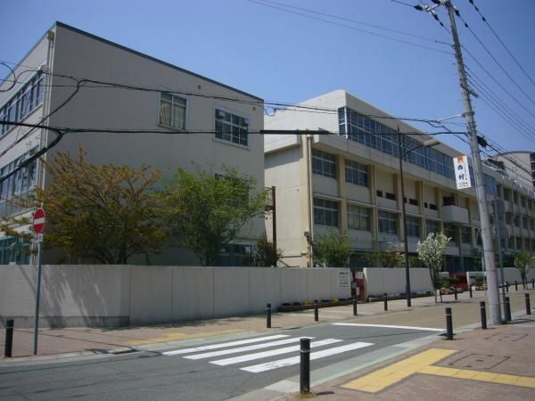 近くの神戸市立駒ケ林中学校まで1,052m(徒歩14分)