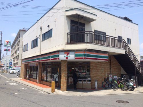 近くのセブンイレブン守口大久保5丁目店まで154m（徒歩2分）