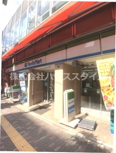 近くのファミリーマート 駒込駅北店まで50m（徒歩1分）