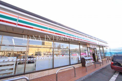 近くのセブンイレブンまで1,140m（徒歩15分）