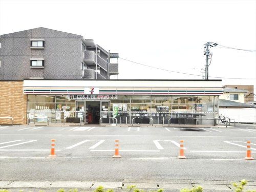 近くのセブン-イレブン 小牧応時2丁目店まで610m(徒歩8分)