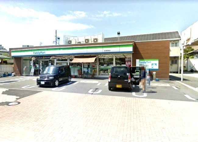近くのファミリーマート金沢柳町東店まで570m（徒歩8分）