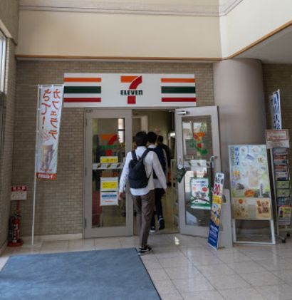 近くのセブンイレブン 岡山大学店まで684m（徒歩9分）