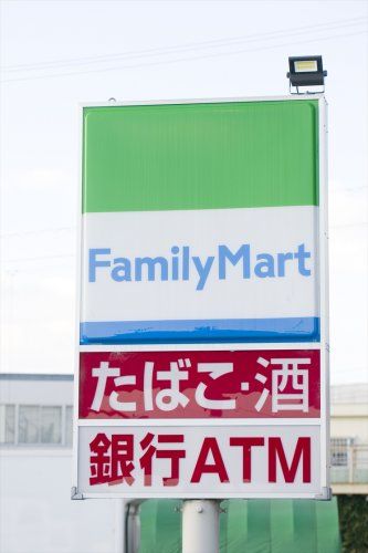 近くのコンビニまで446m（徒歩6分）
