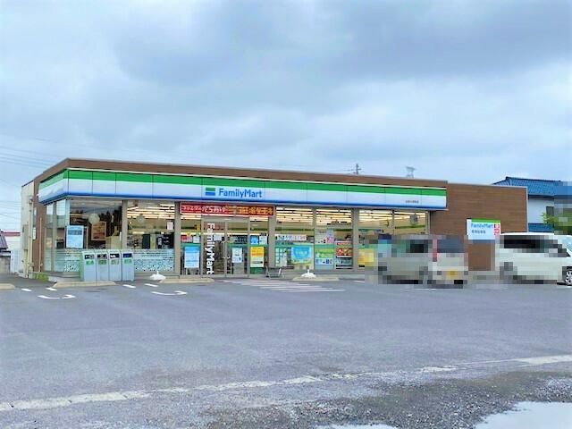 近くのファミリーマート 伊勢崎国定町一丁目店まで798m(徒歩10分)