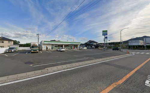 近くのコンビニまで624m（徒歩8分）