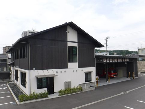 近くの犬山市消防署北出張所まで698m(徒歩9分)